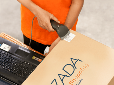 Cuộc đua 'tám lạng, nửa cân' của Shopee và Lazada ở Việt Nam