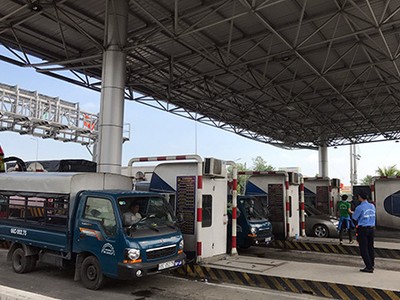 Trạm BOT Cần Thơ - Phụng Hiệp đã có làn thu phí không dừng. Ảnh:Cửu Long.