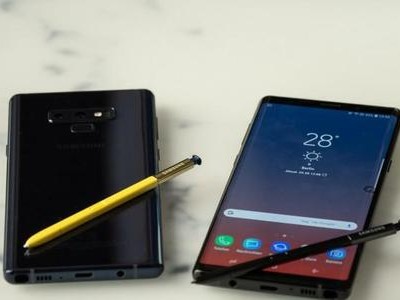 Thiếu niên cướp điện thoại trong cửa hàng