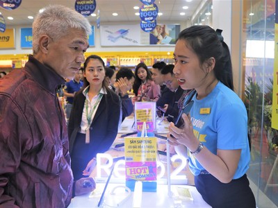 Từ ngày 1/07, nhân viên bán hàng chuỗi Thegioididong.com và Điện Máy Xanh sẽ kiêm luôn phần việc của nhân viên tài chính