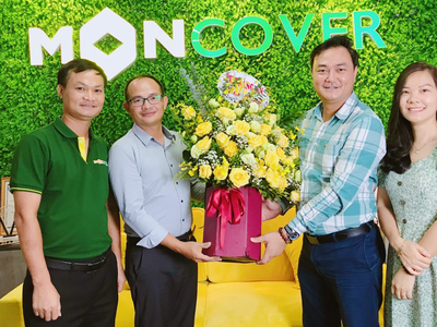 Đại diện hai bên công ty tại lễ ra mắt sản phẩm bảo hiểm Bảo An Toàn Gia