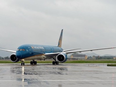 Máy bay Vietnam Airlines dừng cất cánh vì khách đốt lửa
