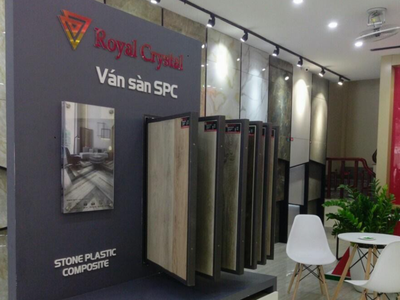 Hoàng Gia Pha Lê ký hợp đồng lô lớn xuất khẩu gạch nhựa SPC sang Mỹ