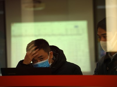 Sau chuỗi phiên tăng, thị trường đã có phiên điều chỉnh mạnh sáng 19/1 (Ảnh chụp sáng 19/1 - Ảnh: Dũng Minh)