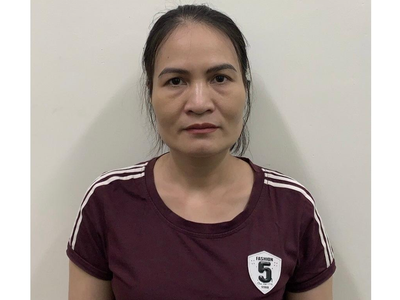 Bắt nữ chuyên viên cấp thẻ "luồng xanh" trái phép 