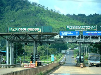 Trạm thu phí BOT của Đức Long Gia Lai tại núi Hàm Rồng.