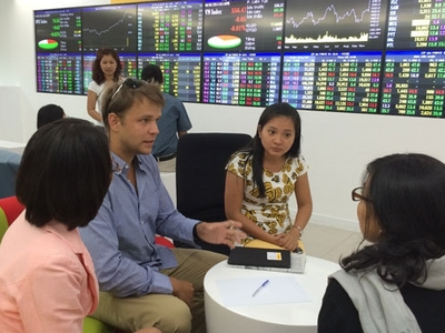 Dòng tiền dài hạn quay trở lại thị trường, chọn gì cho tháng 4?