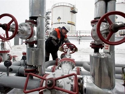 Hệ thống van tại mỏ khí đốt Gremikhinskoye (Nga). (Ảnh: Reuters/TTXVN)