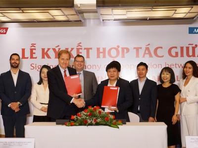Ông Nguyễn Ngọc Thủy – Chủ tịch HĐQT Tập đoàn Egroup kiêm Chủ tịch HĐQT Apax Holdings và ông Robert Harold Hughes - Chủ tịch HĐQT ACI Capital đại diện hai bên chính thức ký kết thỏa thuận hợp tác.