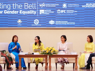 Các diễn giả trao đổi tại phiên thảo luận. Ảnh: Lê Toàn