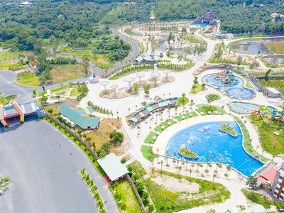 Thanh Long Water Park nhất cận lân - nhì cận thân với Cáp treo núi Cấm đã tạo thành 1 tổ hợp du lịch nghỉ dưỡng rất đặc biệt của du lịch Việt.