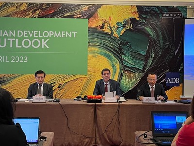 Kinh tế trưởng ADB: Hạ lãi suất điều hành của Ngân hàng Nhà nước hỗ trợ tăng trưởng là hợp lý