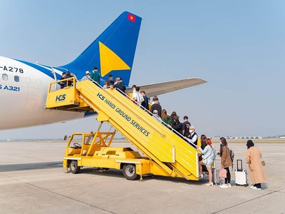 Giá vé máy bay nội địa cao nhiều khách hàng chuyển hướng đi du lịch. 