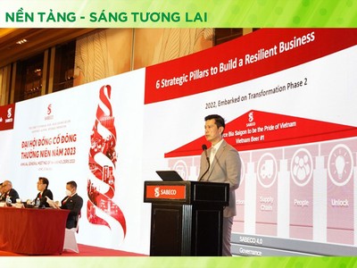 Tổng giám đốc Neo Gim Siong Bennett phát biểu tại Đại hội đồng cổ đông năm 2023.