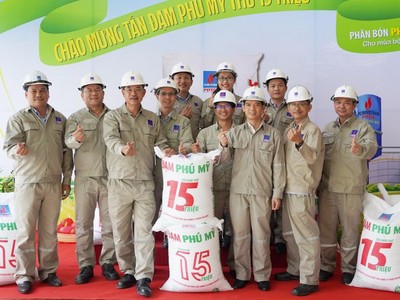 Cùng mừng vui đón tấn phân đạm thứ 15 triệu sau 20 năm Nhà máy đi vào hoạt động