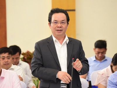 GS-TS. Hoàng Văn Cường, ủy viên Ủy ban Tài chính - Ngân sách của Quốc hội phát biểu tại Hội thảo.