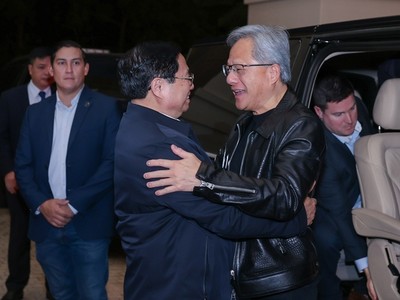 Thủ tướng Chính phủ Phạm Minh Chính tiếp ông Jensen Huang, Chủ tịch, Tổng giám đốc Tập đoàn NVIDIA (Hoa Kỳ) - tập đoàn sản xuất chip đắt giá nhất thế giới với giá trị thị trường gần 1.200 tỷ USD.