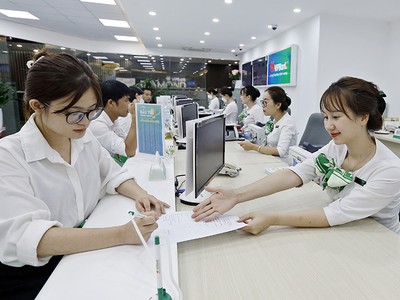 Với Luật Các tổ chức tín dụng mới, ngân hàng và tổ chức tín dụng sẽ hoạt động lành mạnh. Ảnh: Đ.T