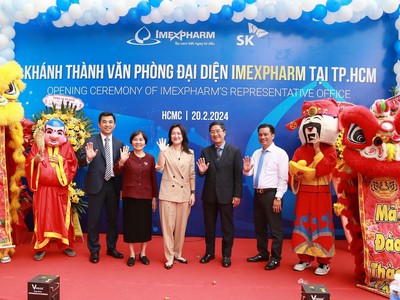 Ban lãnh đạo Imexpharm làm lễ cắt băng khánh thành văn phòng