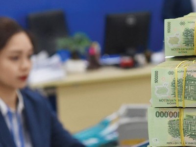 Lãi suất tiết kiệm kỳ hạn dài chạm đỉnh mới