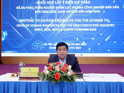 Bộ trưởng Bộ Kế hoạch và Đầu tư Nguyễn Chí Dũng chủ trì buổi làm việc lấy ý kiến dự thảo Đề án “Phát triển nguồn nhân lực ngành công nghiệp bán dẫn đến năm 2030, định hướng đến năm 2045”. (Ảnh: Đức Trung)