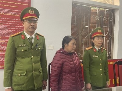 Bà Nguyễn Thị Hòa, Giám đốc Công ty TNHH Vạn Phúc bị cáo buộc khai thác đá trái phép, thu lợi bất chính hàng tỷ đồng. Ảnh: CAHG