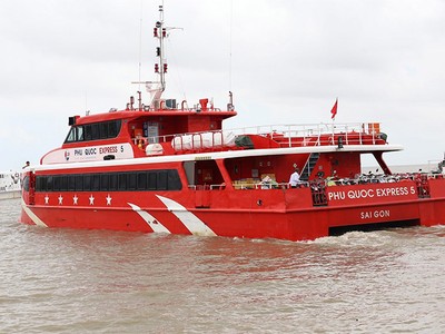 Một tàu cao tốc của Công ty cổ phần Tàu cao tốc Phú Quốc khai thác tuyến Hà Tiên - Phú Quốc