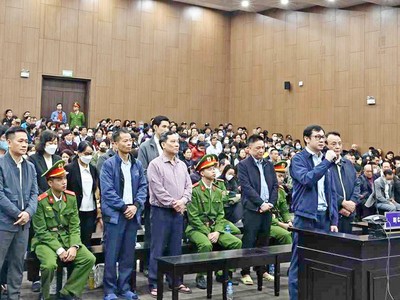 Các bị cáo trong vụ án liên quan tới các sai phạm xảy ra tại Tập đoàn Tân Hoàng Minh.