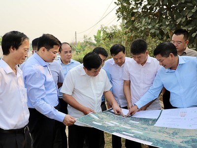 Bộ trưởng Nguyễn Chí Dũng đề nghị tỉnh Điện Biên chú trọng phát triển hạ tầng