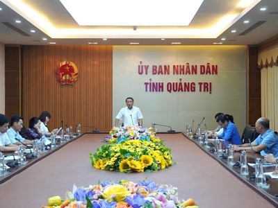 Phó chủ tịch UBND tỉnh Quảng Trị Hà Sỹ Đồng chủ trì cuộc họp xem xét đề xuất của nhà đầu tư.