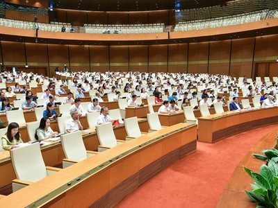 Quốc hội nghe Phó thủ tướng Trần Hồng Hà báo cáo trước khi trả lời chất vấn