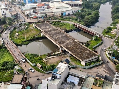 Cầu Tân Kỳ, Tân Quý dừng thi công từ cuối năm 2018 đến nay - Ảnh: Lê Minh 