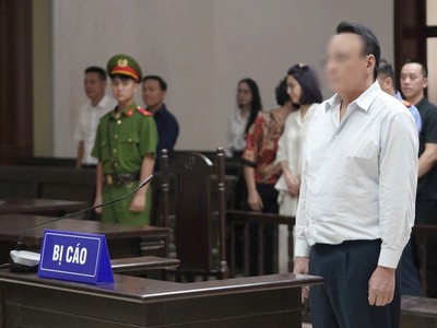 Chủ tịch Tân Hoàng Minh - ông Đỗ Anh Dũng hầu toà sáng 25/9