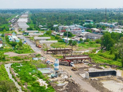 Một số dự án BT được đề xuất đầu tư sẽ nối với tuyến đường Vành đai 3 đoạn qua huyện Hóc Môn đang được xây dựng - Ảnh: L.M