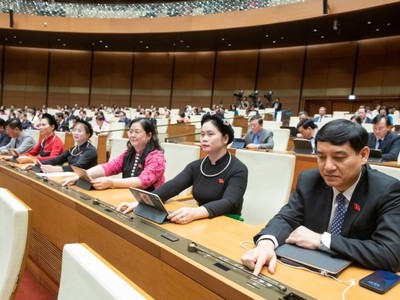 Các đại biểu bấm nút thông qua nghị quyết kỳ họp, chiều 30/11. Ảnh: Media Quốc hội