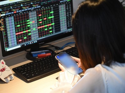 Phiên giao dịch chứng khoán sáng 8/10: Phút ngẫu hứng qua nhanh 