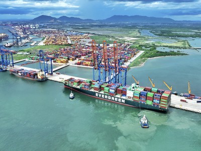 VN-Index rung lắc, ngành cảng biển giữ đà tăng trưởng