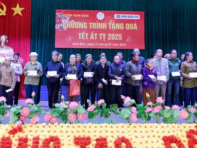 400 suất quà tết tặng bà con nghèo huyện Nam Đàn, tỉnh Nghệ An 
