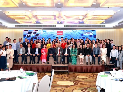 Ông Ren Varma, Giám đốc ACCA khu vực Đông Nam Á lục địa cùng các diễn giả và khách mời tại Hội thảo