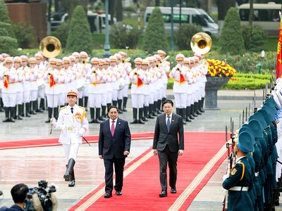 Thủ tướng Phạm Minh Chính đón, hội đàm với Thủ tướng Singapore Lawrence Wong