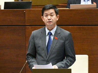 Tổng thư ký Quốc hội Lê Quang Tùng trình nội dung sửa đổi, bổ sung Chương trình Kỳ họp.