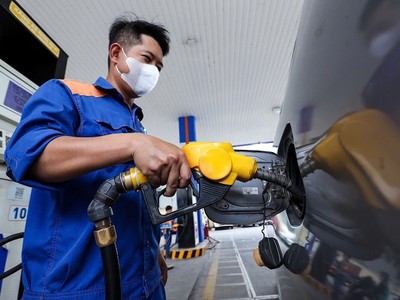 Giá bán lẻ xăng và dầu mazut giảm nhẹ từ 15 giờ ngày 24/7/2025.