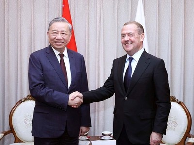 Tổng Bí thư Tô Lâm và đồng chí Dmitry Medvedev. Ảnh: Thống Nhất.