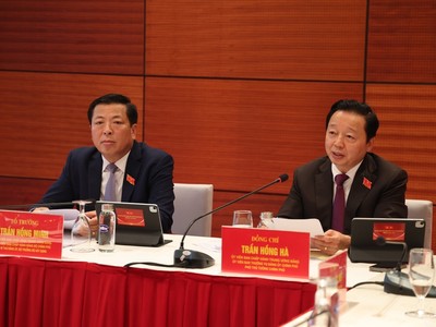 Phó Thủ tướng Trần Hồng Hà phát biểu thảo luận tại tổ - Ảnh: VGP/Thu Giang