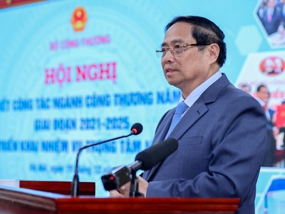 Thủ tướng ghi nhận, đánh giá cao và biểu dương sự nỗ lực và những kết quả quan trọng mà ngành công thương đạt được trong năm 2025 và giai đoạn 2021-2025 - Ảnh: VGP.