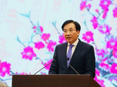 Bộ trưởng, Chủ nhiệm Văn phòng Chính phủ Trần Văn Sơn thông tin tại cuộc Họp báo. Ảnh: Đức Minh.