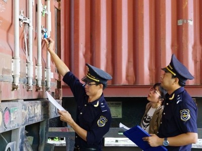 Hoạt động nghiệp vụ hải quan.