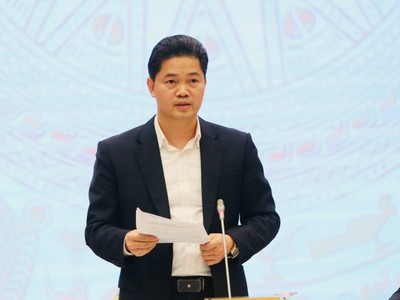 Thứ trưởng Thường trực Bộ Y tế Vũ Mạnh Hà thông tin tại cuộc họp báo. Ảnh: Đức Minh.