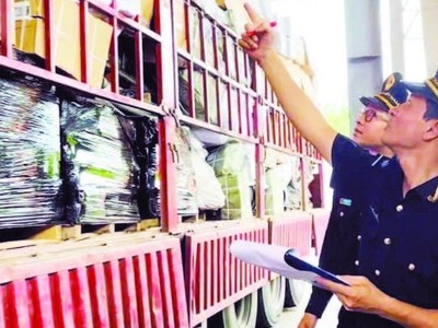 Hoạt động nghiệp vụ hải quan.