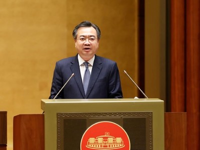 Đồng chí Nguyễn Thanh Nghị, Ủy viên Bộ Chính trị, Bí thư Trung ương Đảng, Trưởng Ban Chính sách, chiến lược Trung ương trình bày báo cáo chuyên đề tại Hội nghị - Ảnh: VGP.